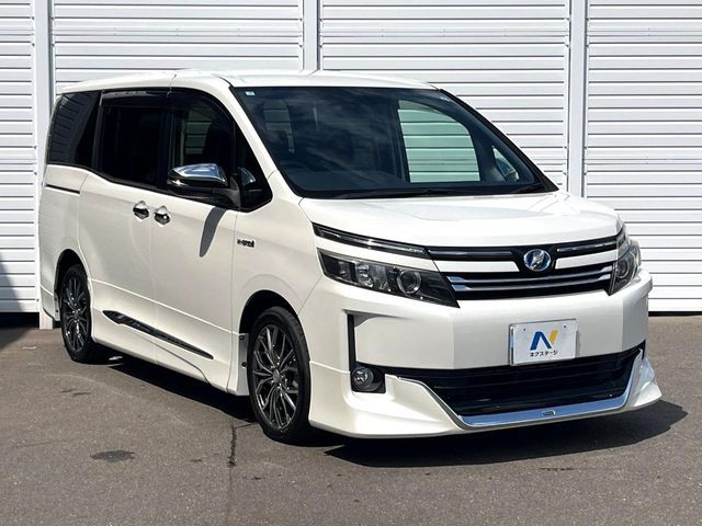 VOXY HYBRID