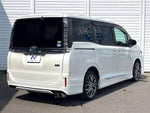 VOXY HYBRID