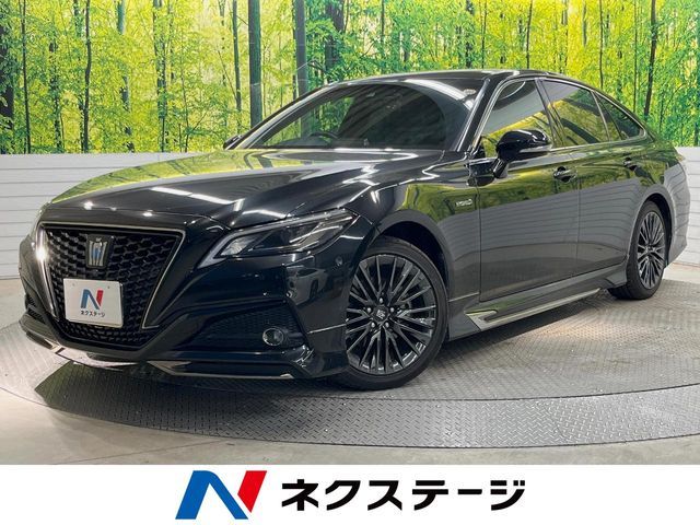 CROWN sedan hybrid