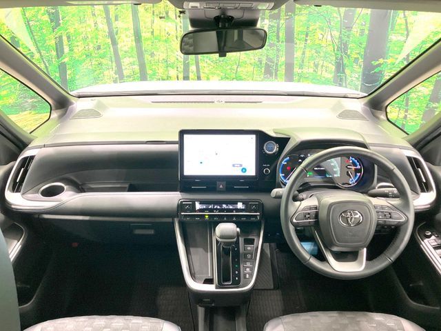 VOXY HYBRID