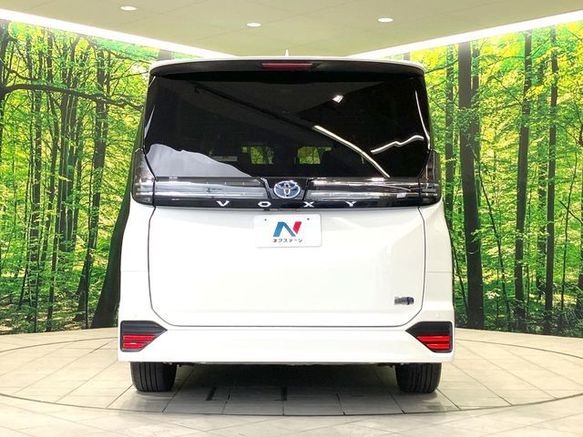 VOXY HYBRID