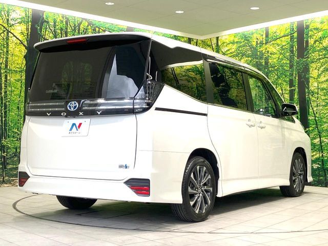 VOXY HYBRID
