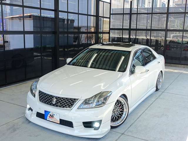 CROWN sedan