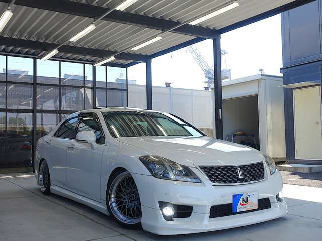 CROWN sedan