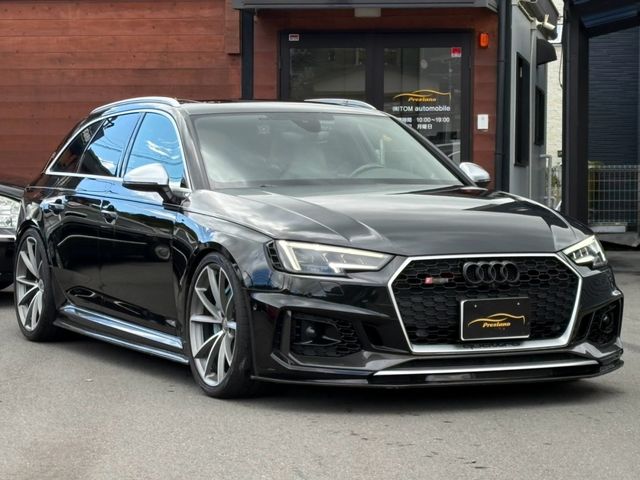 AUDI RS4 AVANT