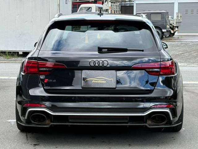 AUDI RS4 AVANT