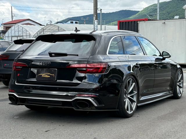 AUDI RS4 AVANT