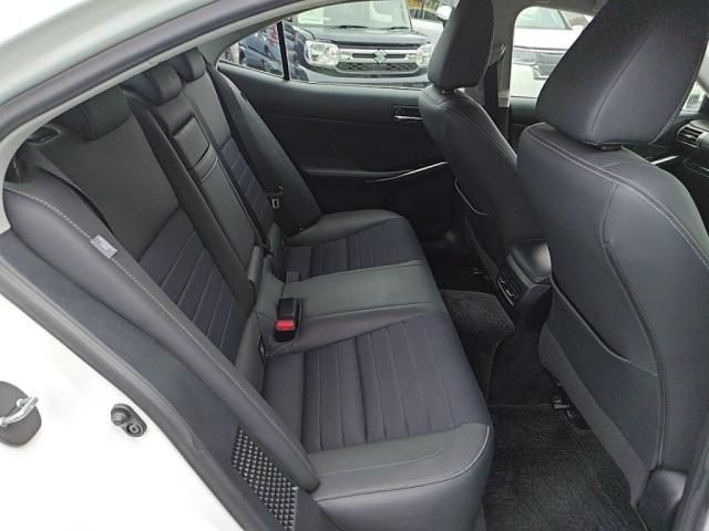 LEXUS IS300h