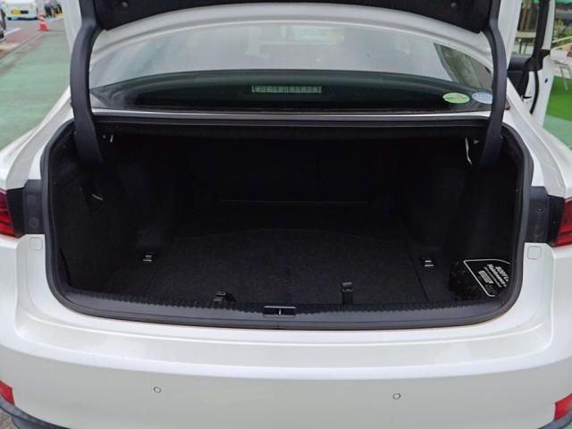 LEXUS IS300h