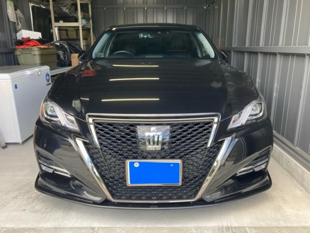 CROWN sedan