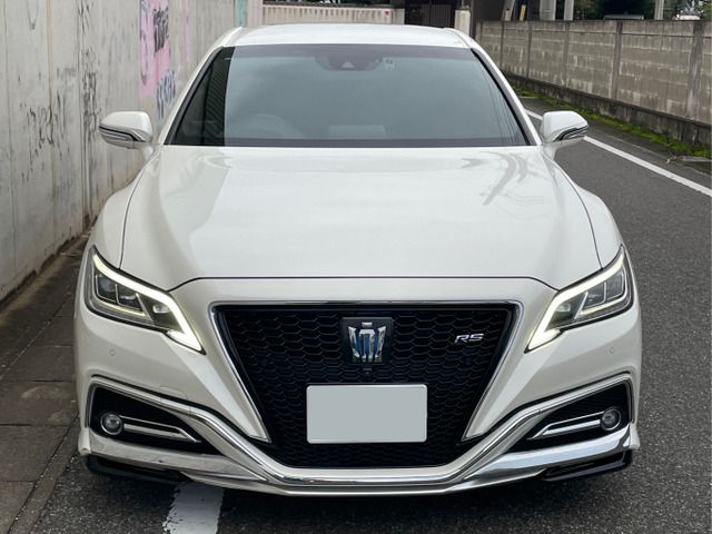 CROWN sedan hybrid