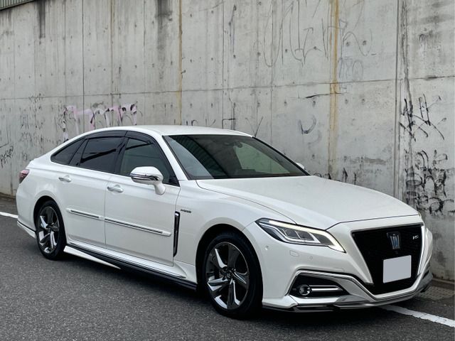 CROWN sedan hybrid