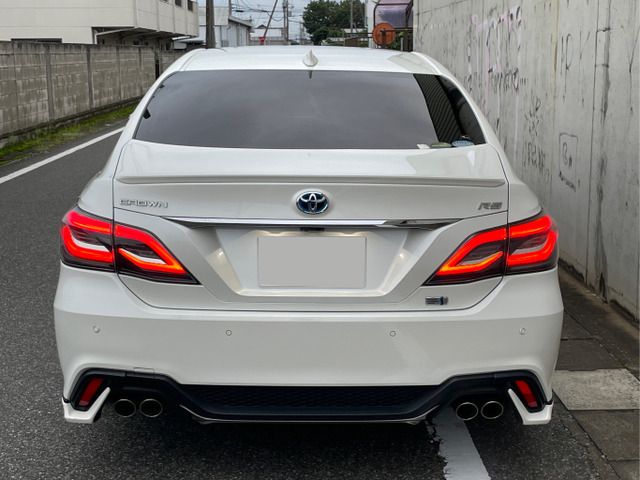 CROWN sedan hybrid
