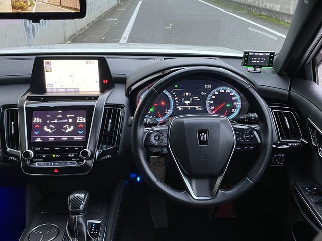 CROWN sedan hybrid