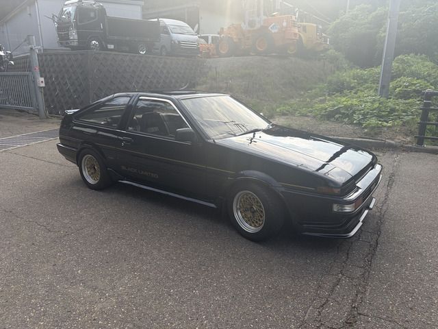SPRINTER TRUENO hatchback