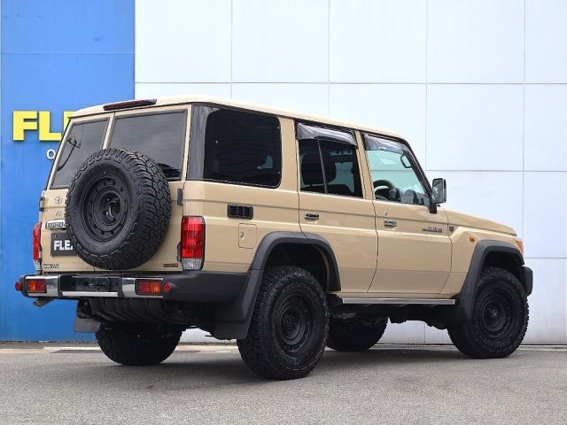 LANDCRUISER van