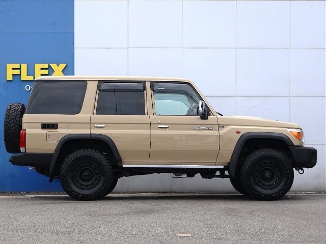 LANDCRUISER van