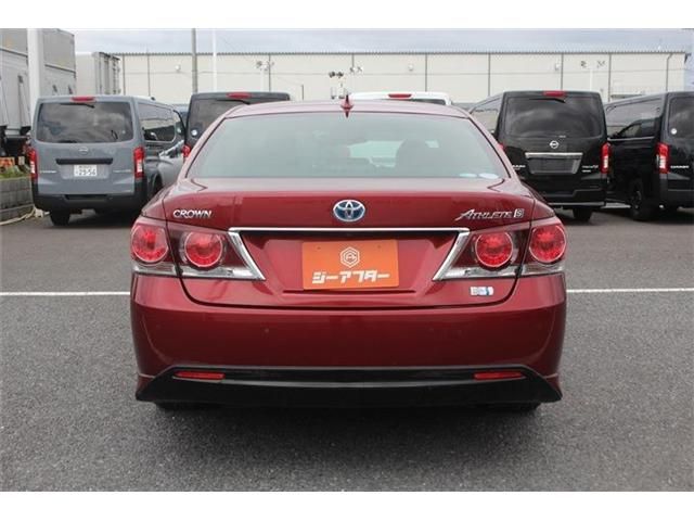CROWN sedan hybrid