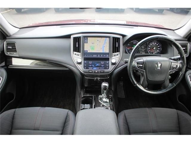 CROWN sedan hybrid