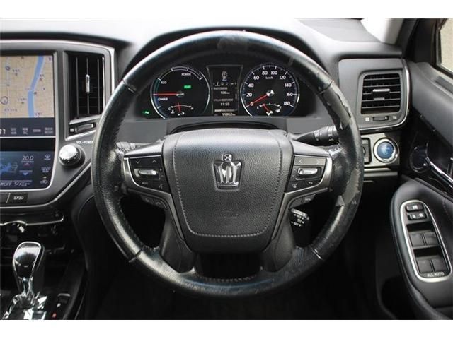 CROWN sedan hybrid