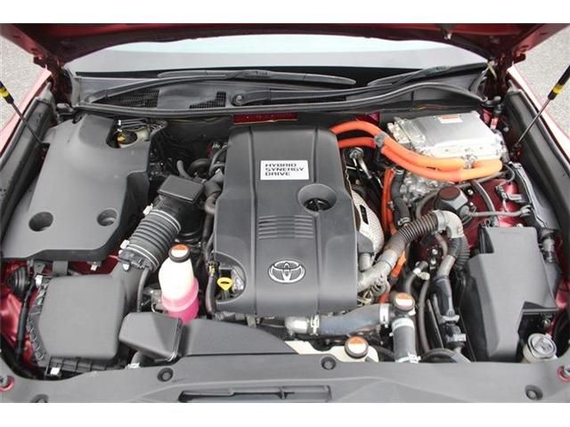 CROWN sedan hybrid