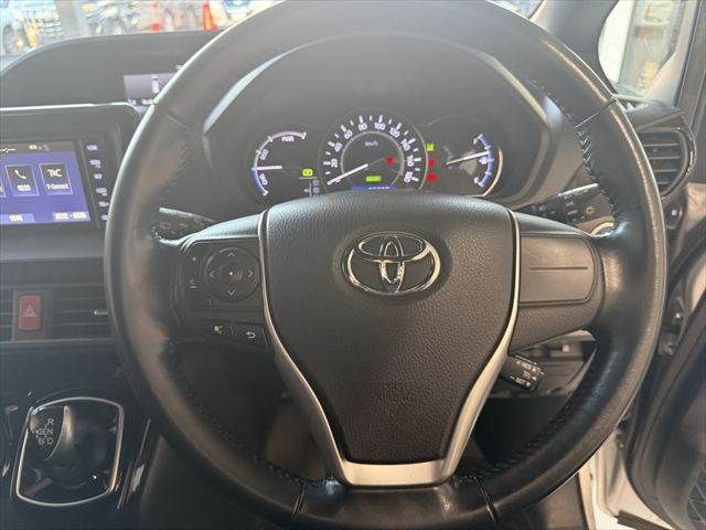 VOXY HYBRID