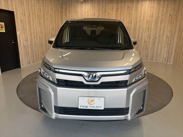 VOXY HYBRID