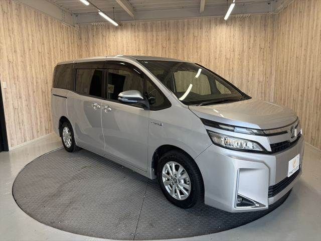 VOXY HYBRID