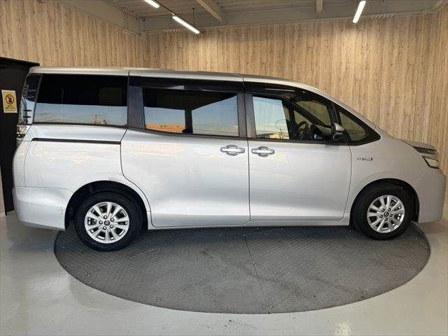 VOXY HYBRID