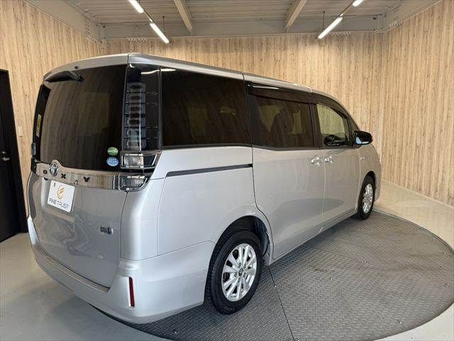 VOXY HYBRID