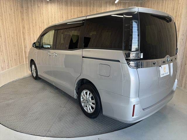 VOXY HYBRID