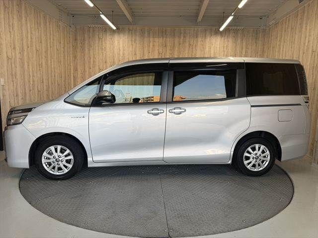 VOXY HYBRID