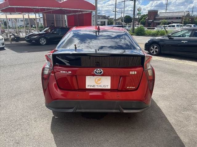PRIUS 4WD