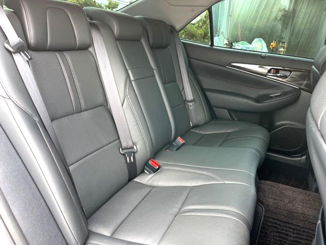 CROWN sedan