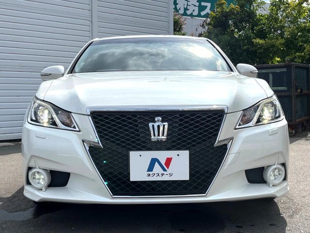 CROWN sedan
