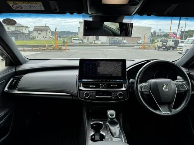 CROWN sedan hybrid