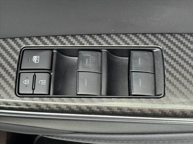 CROWN sedan hybrid