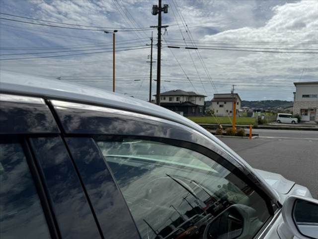 CROWN sedan hybrid