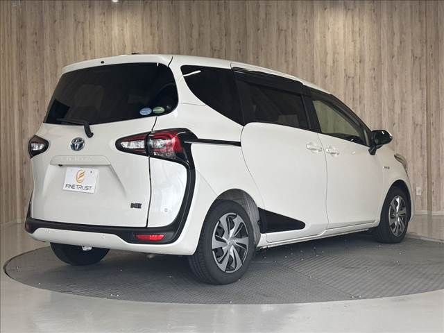 SIENTA HYBRID