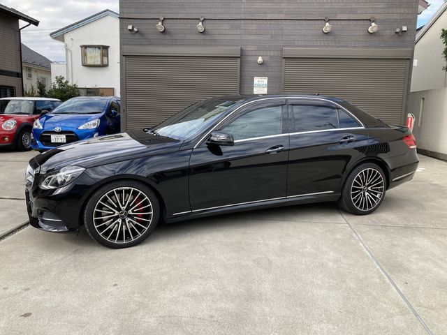 MERCEDES BENZ E class sedan