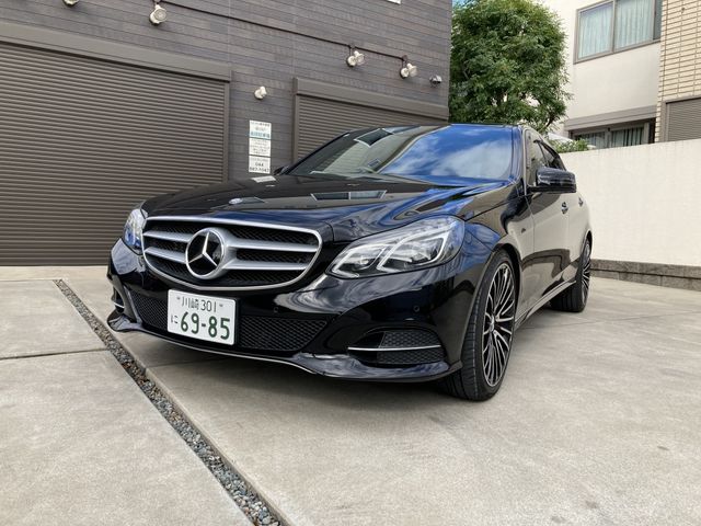 MERCEDES BENZ E class sedan