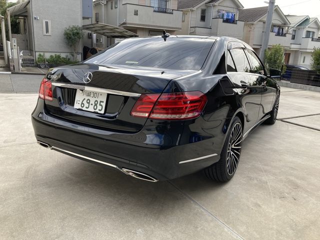 MERCEDES BENZ E class sedan