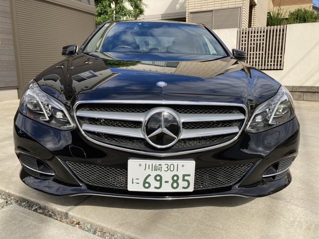 MERCEDES BENZ E class sedan