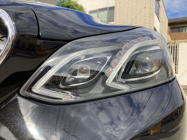 MERCEDES BENZ E class sedan
