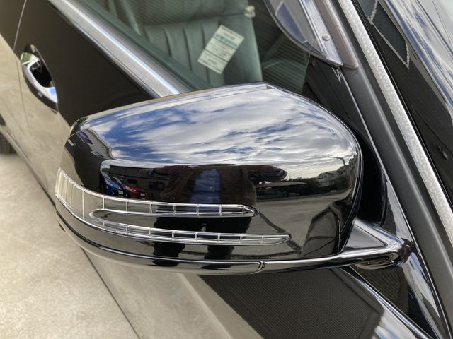 MERCEDES BENZ E class sedan