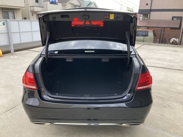 MERCEDES BENZ E class sedan