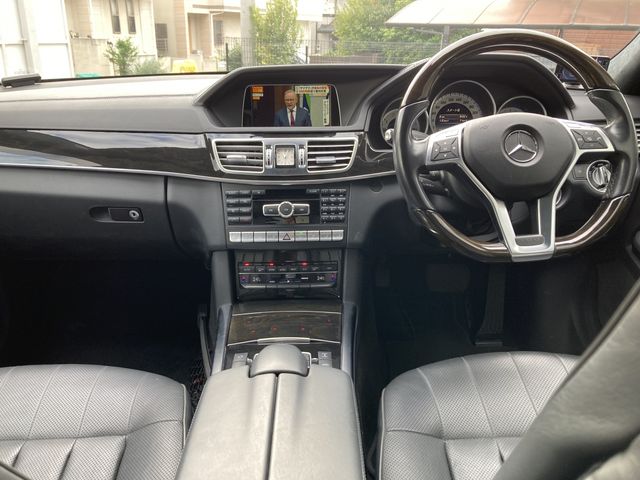 MERCEDES BENZ E class sedan