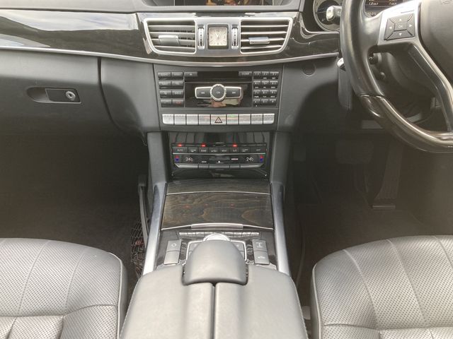 MERCEDES BENZ E class sedan
