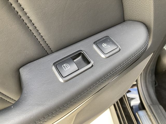 MERCEDES BENZ E class sedan