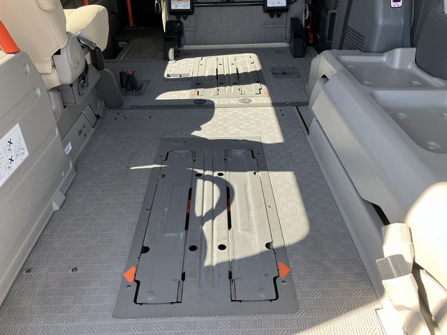 NV350 CARAVAN 4WD